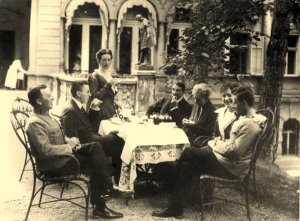 Luwig_Wittgenstein_right corner__and his_Family
